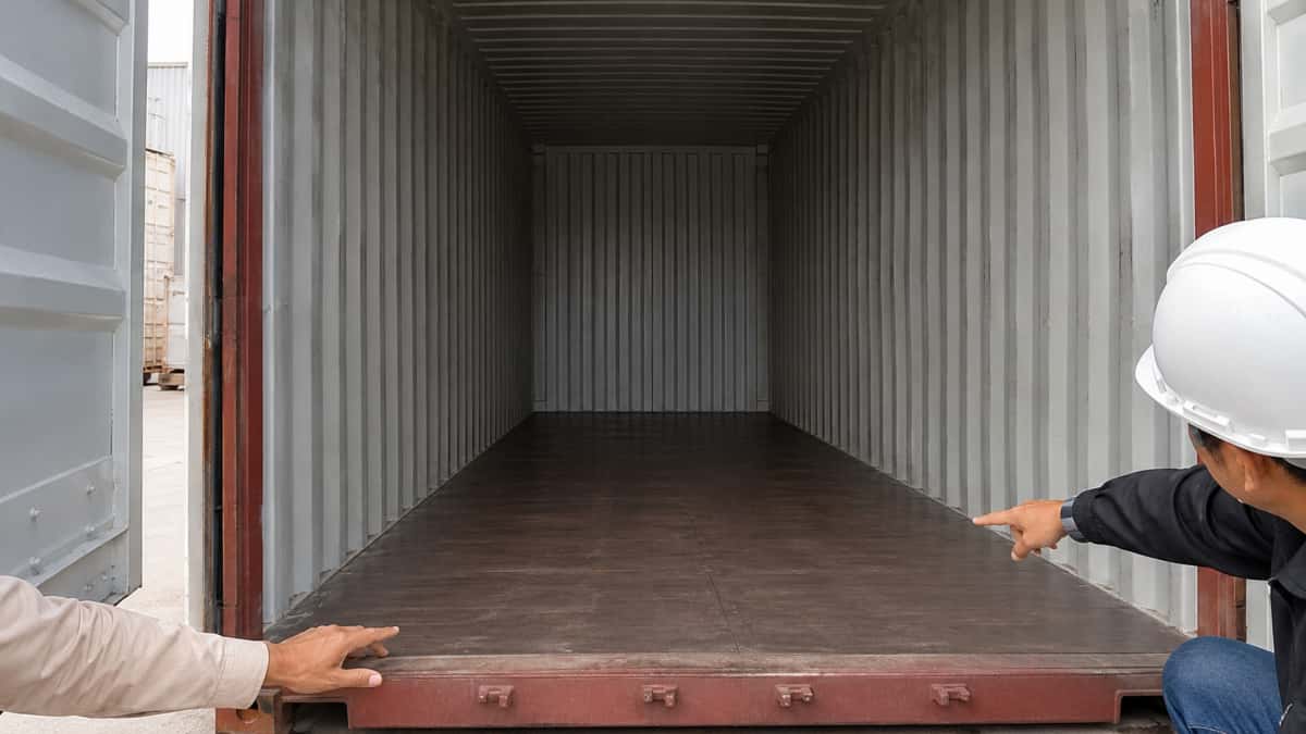 clean-empty-container-check-before-stone-loading Clean empty container checked before stone crates are loaded