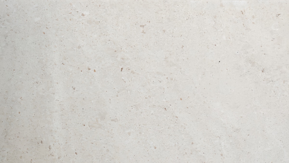 cotswold-cream-limestone-close-up-texture Close-up of cream limestone with fossil particles small pores and matte surface